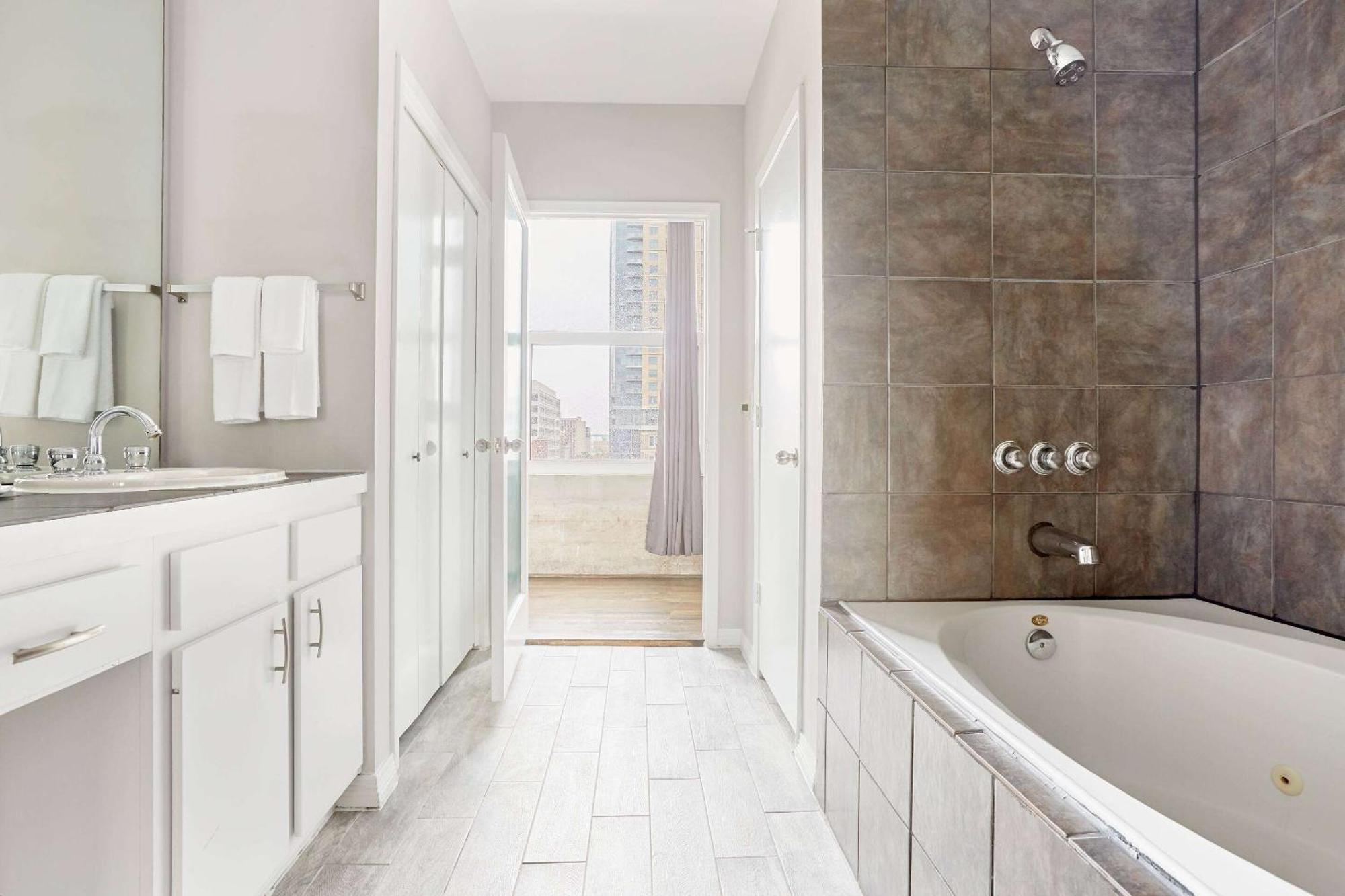Reside Downtown, A Wyndham Aparthotel Houston